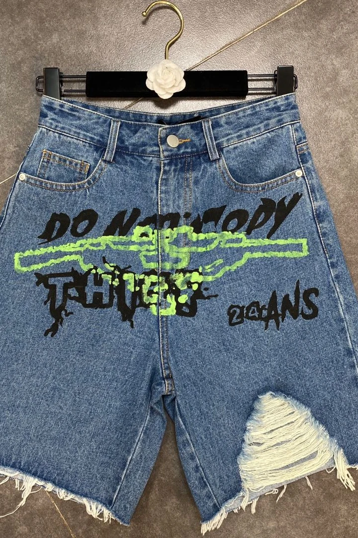 

2021 Summer Women Denim Shorts Personality Letter Graffiti Pattern Hole Rough Edge Cool Street Jeans 5-point Pants