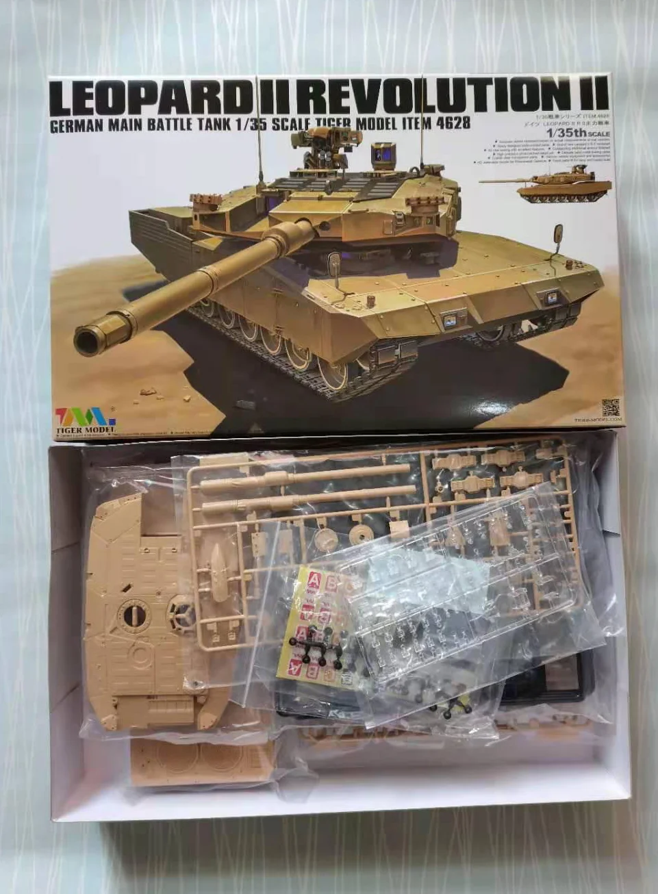 Модель Tiger 4628 1/35 Немецкий основной боевой танк Leopard II Revolution-II пластиковая модель