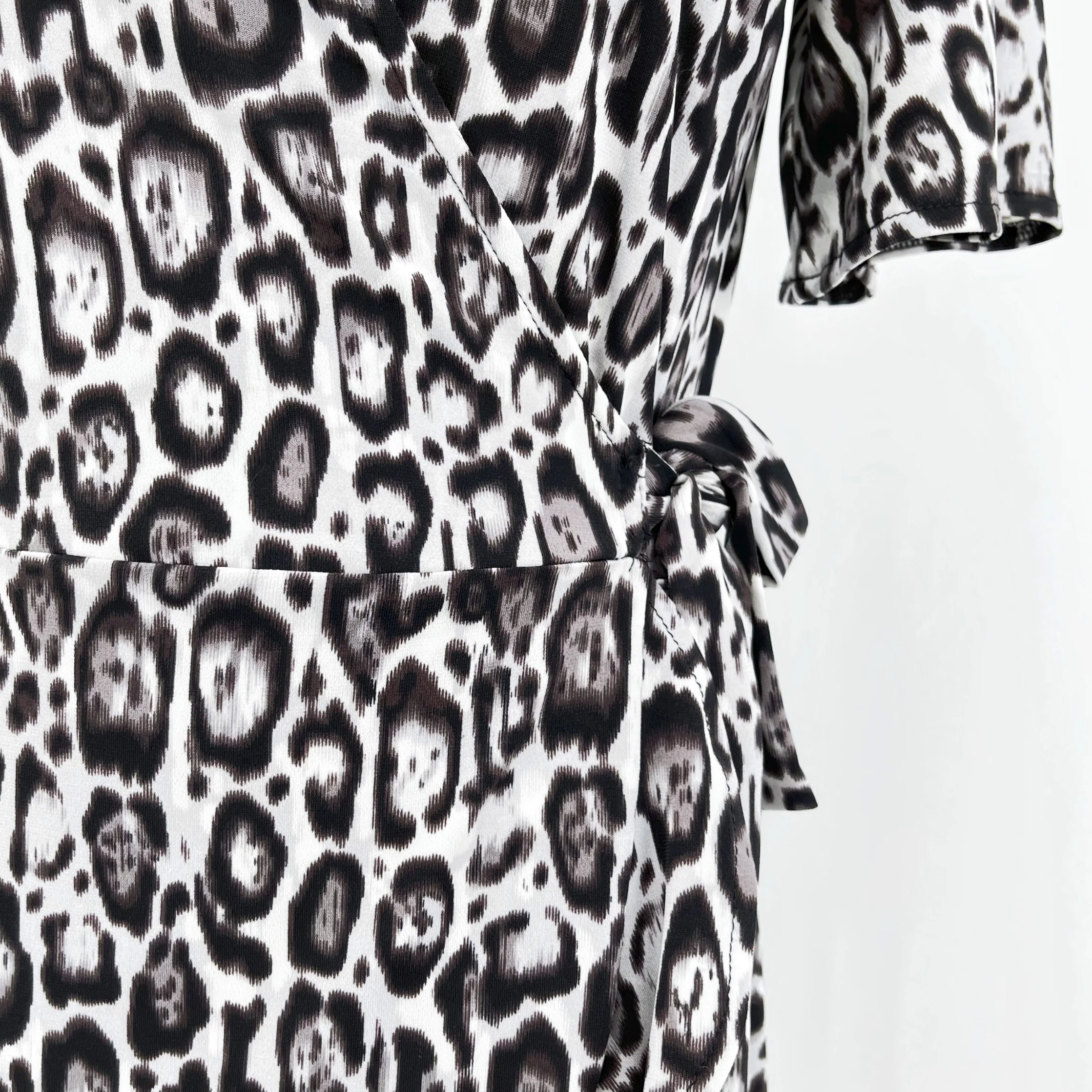 Платье Joyccin с разноцветным леопардовым принтом самозавязывающимся поясом и