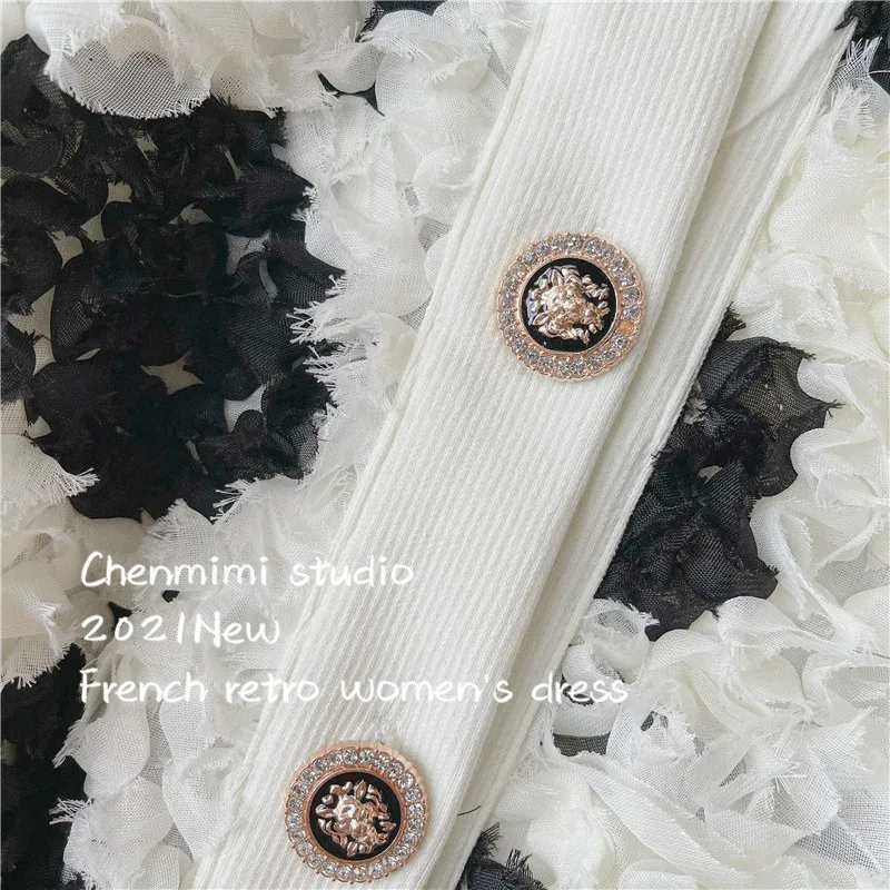 

2021 Spring Female Blouse Fashionable Contrast Color Flower Print Lace Embroidery Short Shirt Long Sleeve Top for Women