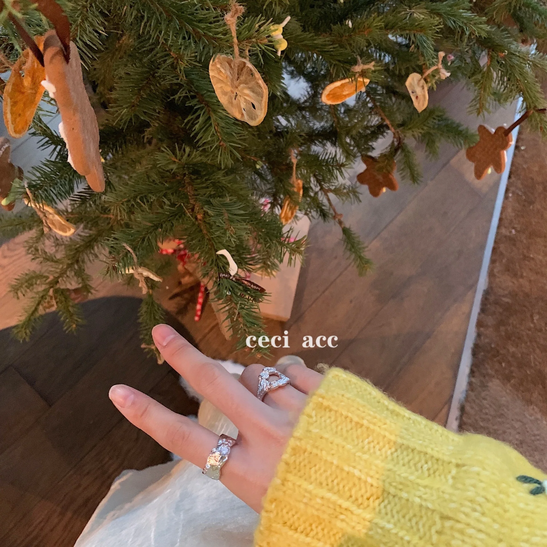 

Ceci ACC S925 Sterling Silver Retro Minority Design Simple and Irregular Texture Zircon Lava Ring Female Fashion