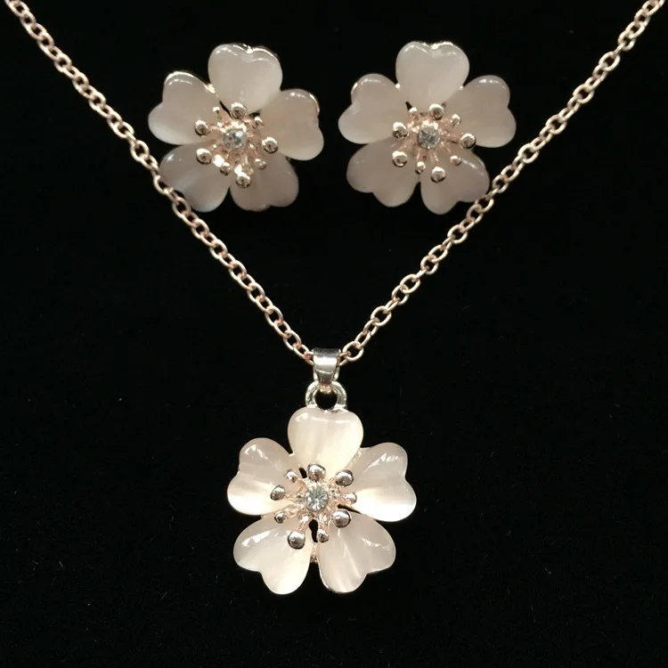 

GU95 Woman Sweet and Romantic Flower Set Metal Crystal Flower Pendant Earring Necklace Set Gift Link For Buyer