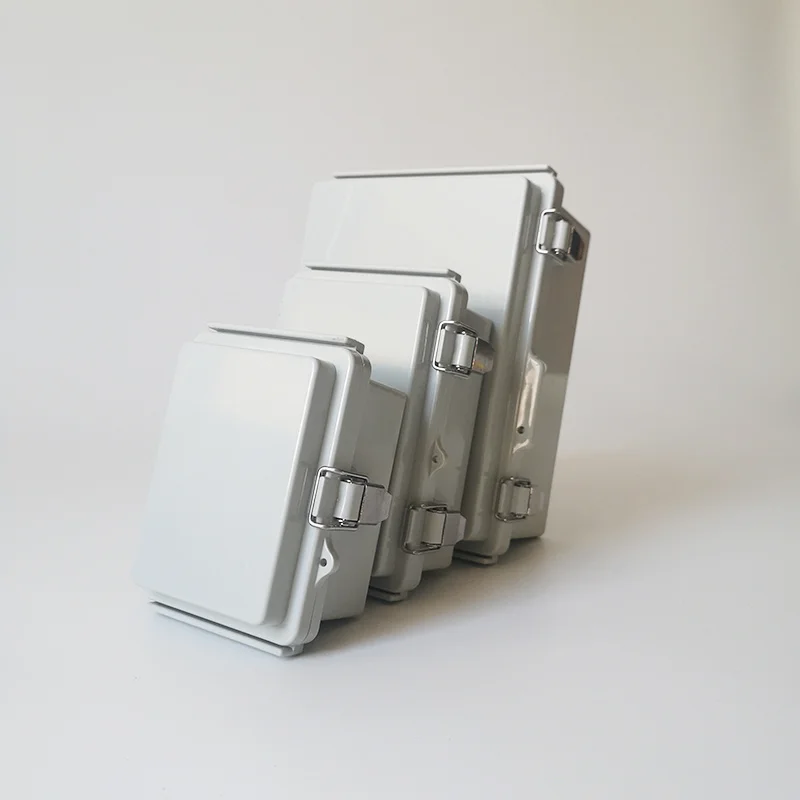 Открытый водонепроницаемый распределительный ящик с прозрачным крышкой, замком, мониторингом питания, внутренним и внешним электрическим подключением розетки.