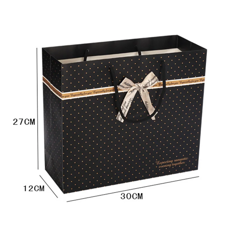 Черный картонный подарочный пакет