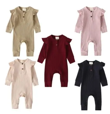 Осенне зимний теплый трикотажный однотонный комбинезон с оборками для