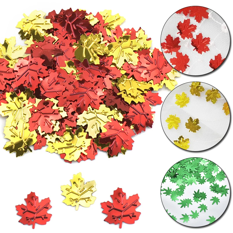 Яркими цветами золотого и красного цвета с принтом кленовых листьев Форма