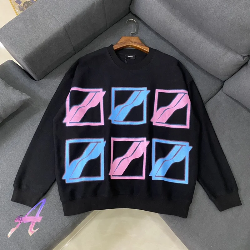 

Hoodies & Sweatshirts