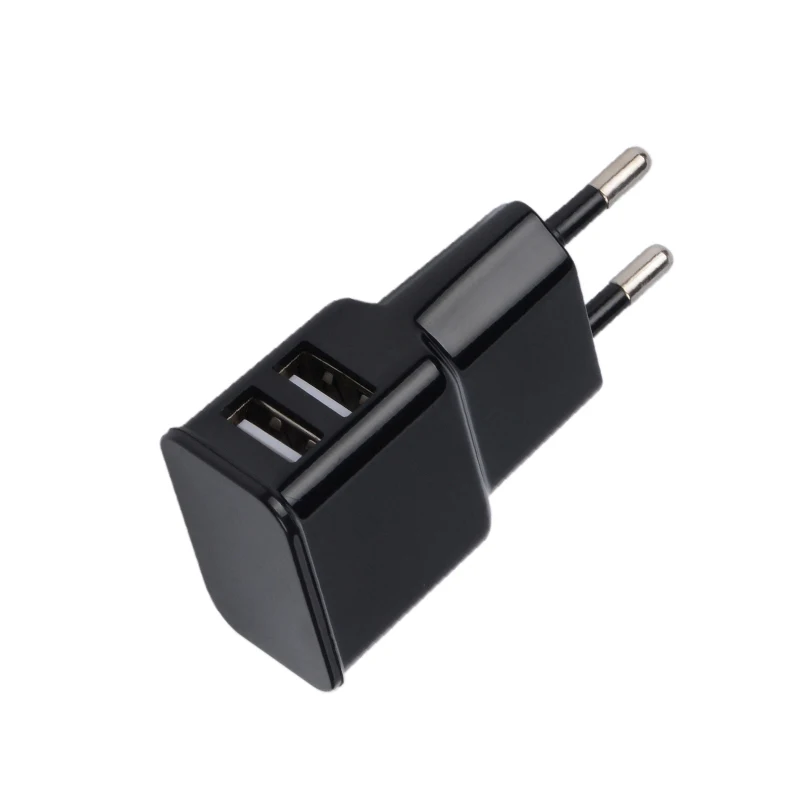 Зарядное устройство с двумя USB-портами и вилкой европейского стандарта дорожное