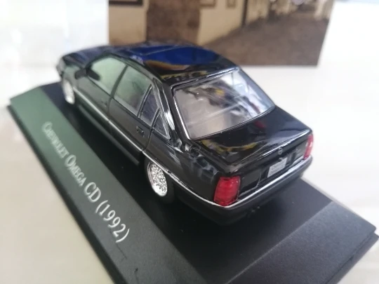 I XO 1:43 Chevrolet Omega CD 1992 черная модель автомобиля из сплава литые металлические