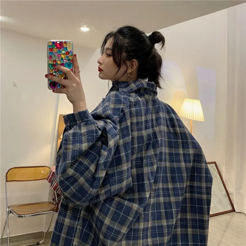 Куртка женская оверсайз в стиле ретро утепленная клетчатая верхняя одежда с