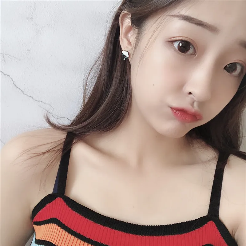 Модные популярные маленькие милые серьги гвоздики с изображением чистого и