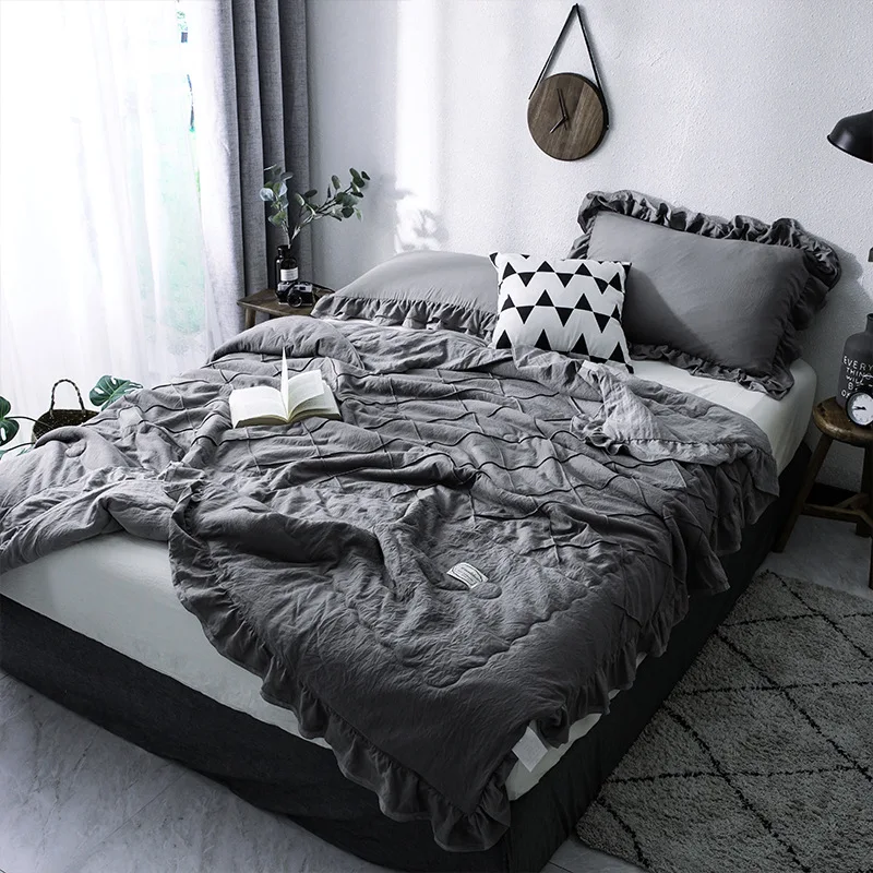 Белое желтое зеленое голубое розовое лоскутное одеяло в клетку с рюшами летнее