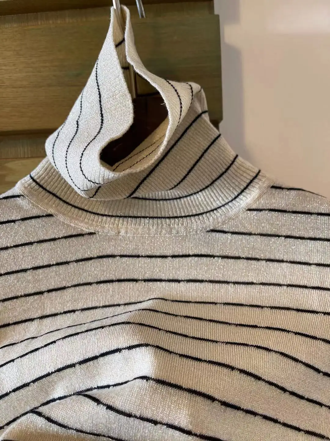 Ladies 2021 New Fashion Sexy Casual Sheep Hair Clip Gold Stripe Base Shirt 1221