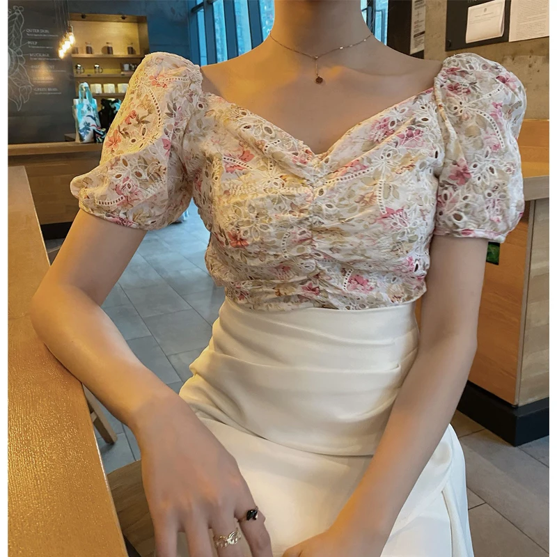 

Женская рубашка с v-образным вырезом и рукавами-фонариками, модная летняя рубашка с цветочным принтом и вырезами на шнуровке