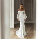 Блестящее атласное свадебное платье с открытыми плечами и рукавами