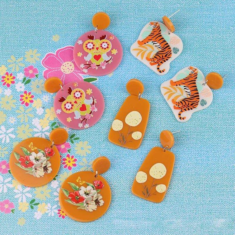 

Tiger Owl Flower Color Relief Three-dimensional Earrings Accessory Jewelry