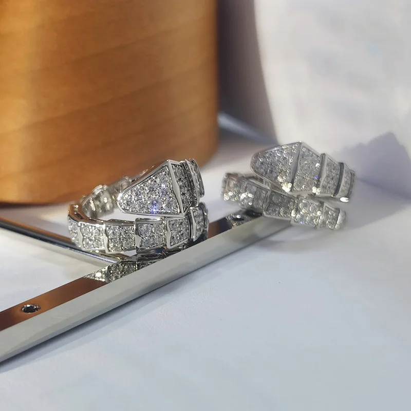

Fashion Beautiful Shiny Zircon Snake Wrapped Metal Rings Ladies Couple Charm Ring Trend Banquet Engagement Jewelry Gifts