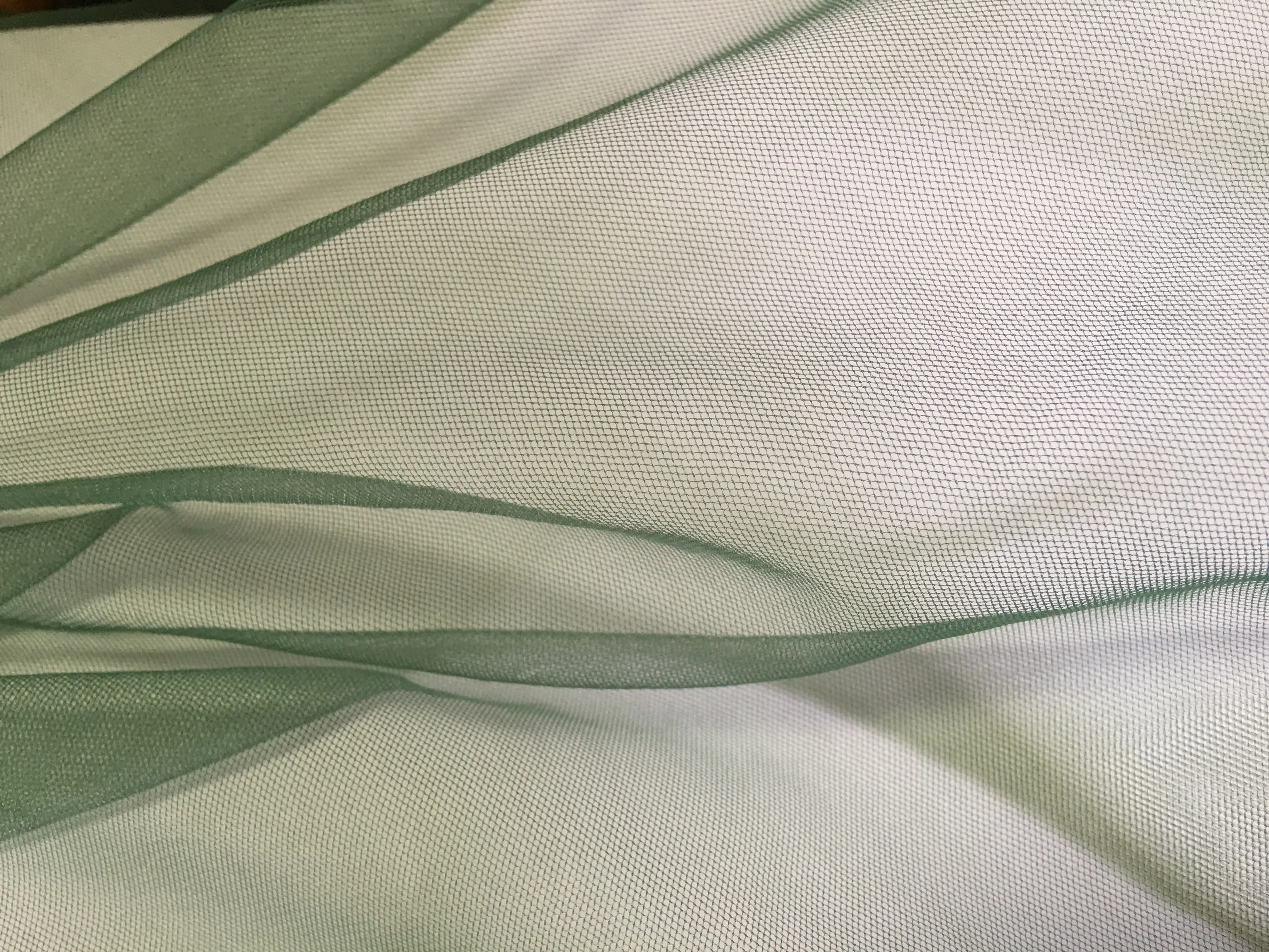 Изумрудно зеленый тонкий мягкий тюль хорошего качества 160 см в ширину 4 м/лот с