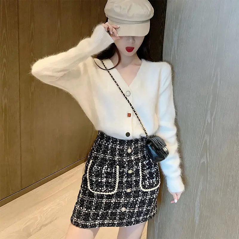 

Sweater suit skirt autumn and winter new Korean temperament small mesh red wool half length short skirt two piece set for women