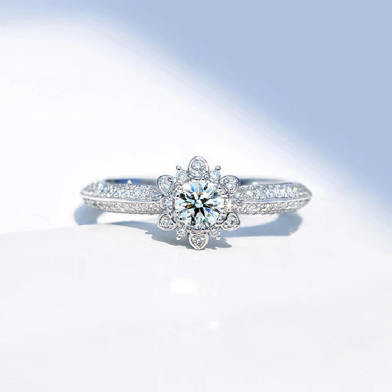 

Женское кольцо из серебра 925 пробы, с фианитом