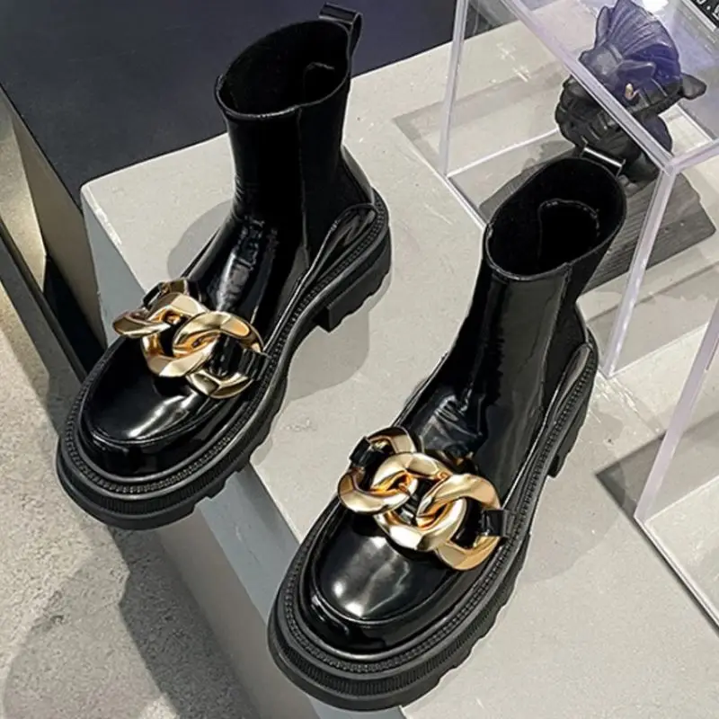 Женские ботильоны на толстой подошве с металлическими цепочками | Обувь