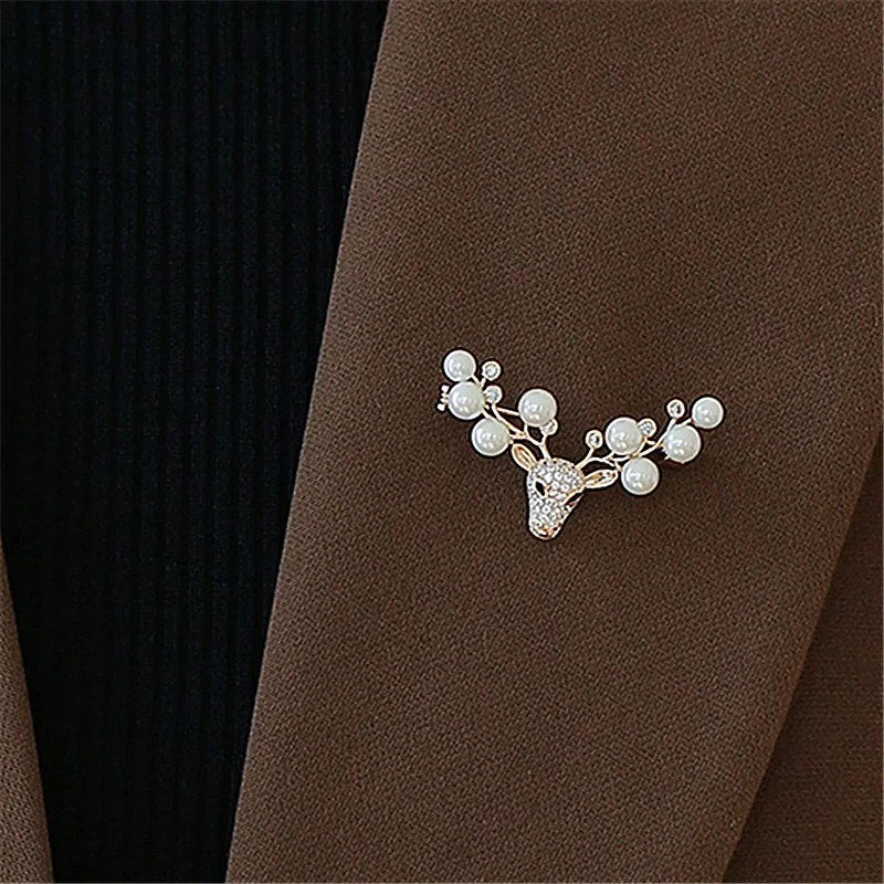 

Flashing Diamond Micro-inlaid Elk Brooch High-end Brooch Accessories Pearl Antlers Fixed Pin Clothes Corsage Simple Jewelrye