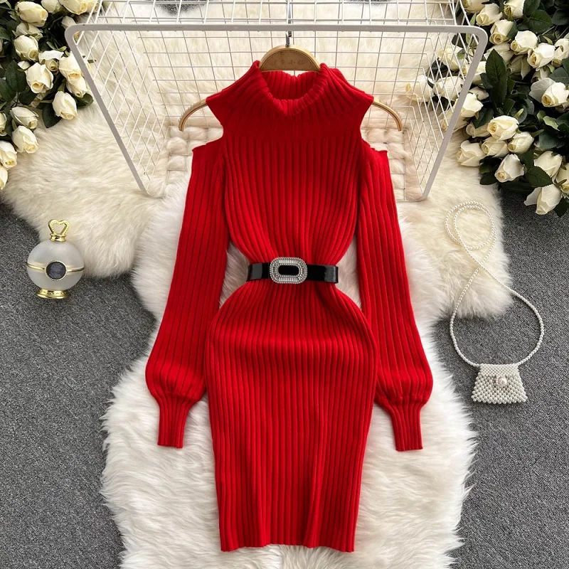 

Вязаное платье-свитер средней длины, без бретелек, с высоким воротником