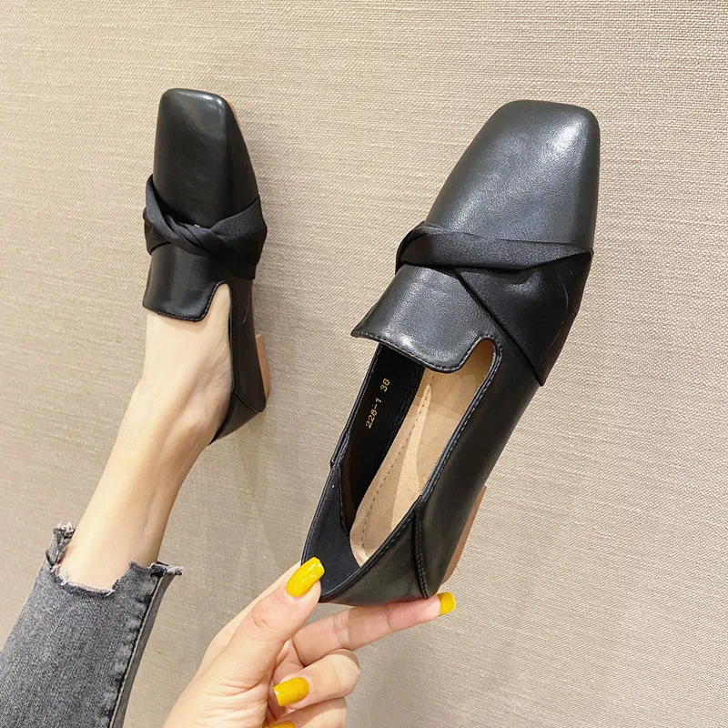 Новейшая модель С квадратным носком Женская обувь на плоской подошве Весенне