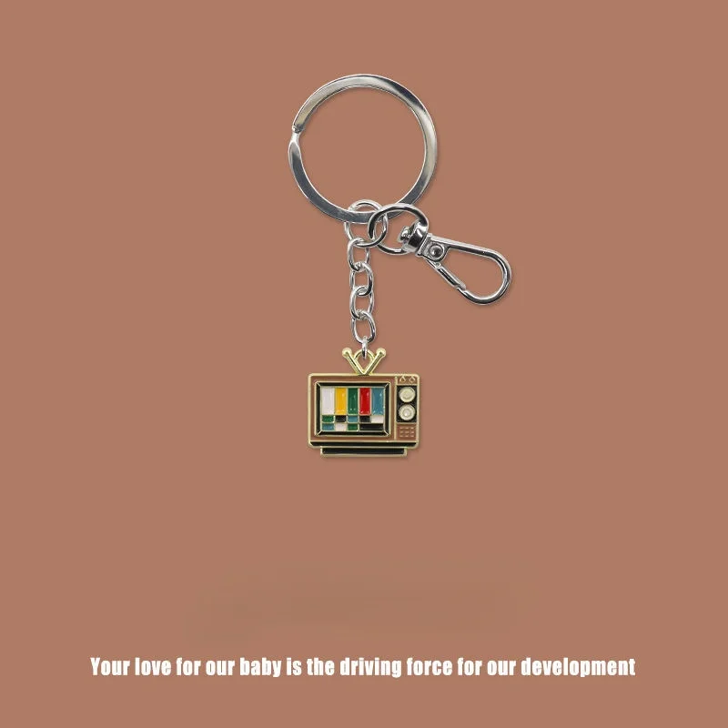 

Новинка 2021, модный ретро брелок для ключей с ТВ, подвеска, простые Мультяшные аксессуары, школьная сумка, подвесная бижутерия, брелок с пряжк...