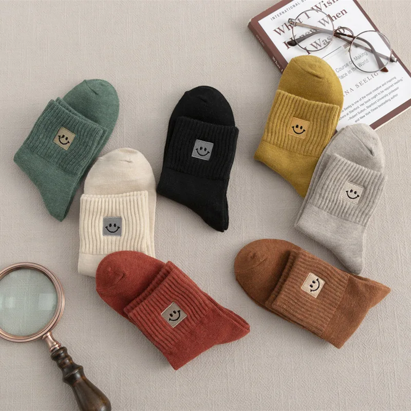 Осенние модные носки с героями мультфильмов Новинка Милые со смайликом и милым