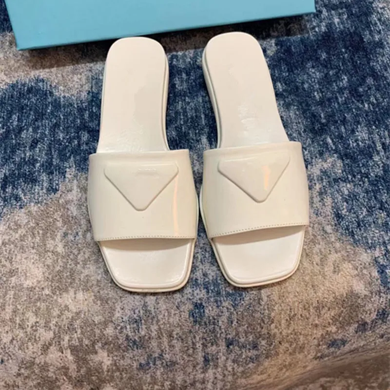 

New Women Slippers Outside Solid Color Non-Slip Beach Casual Flip Flop Women Square Toe Summer High Quality Sandals Ladies Shoes