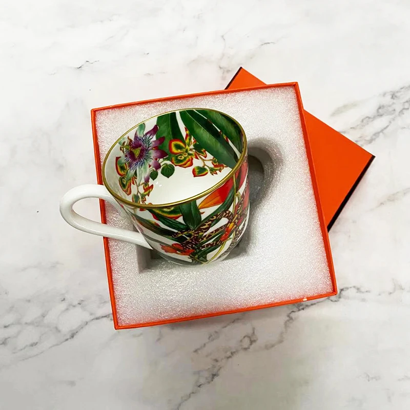 

Классический Европейский костяной фарфор Кофе чашки и блюдца посуда тарелки посуды днем Чай кухонный набор с подарочной коробкой
