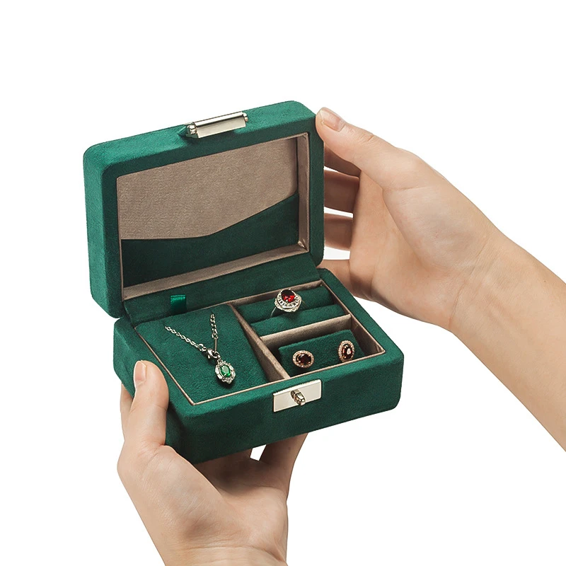 

Маленькая зеленая бархатная деревянная подвеска для сережек, шкатулка для украшений, органайзер для путешествий, чехол для хранения колец и ожерелий, шкатулка