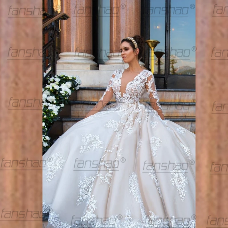 Роскошные свадебные платья на пуговицах с глубоким V-образным вырезом и длинными