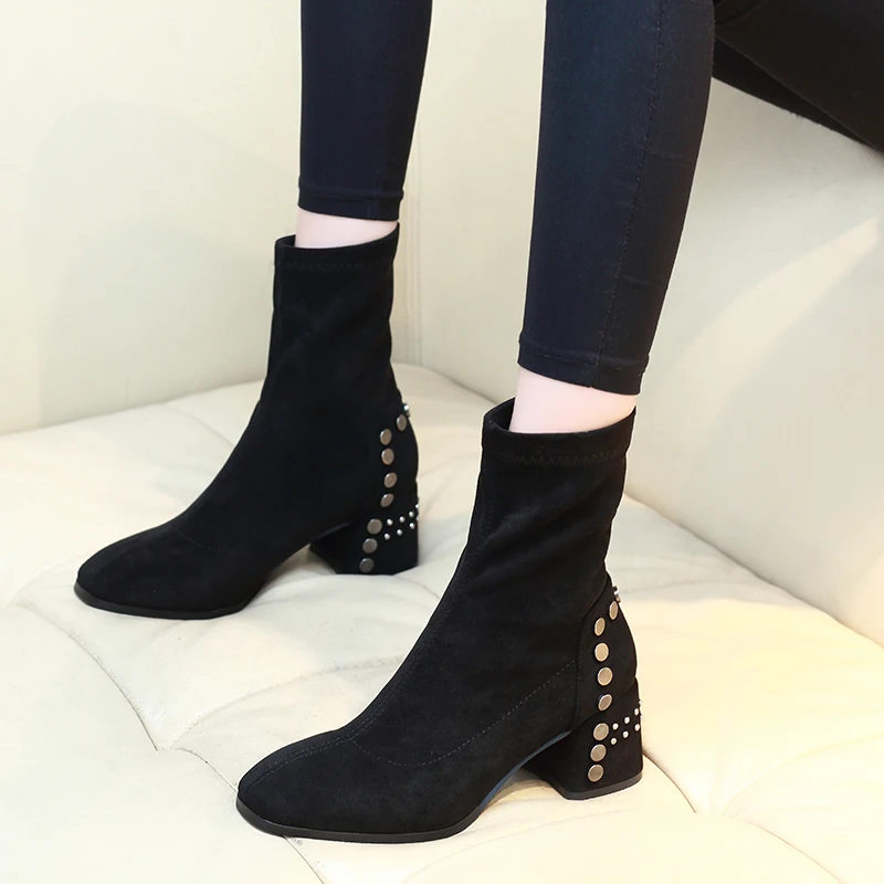 

Vintage Boots Women Rivet Flock Shoes Women Short Boots Thick High Heels Fashion Square Toe Ankle All Match Breathable New G0145