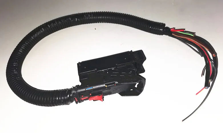 

1pcs ABS pump plug connector with wire for Volkswagen new Lavida Sagitar Bora Jetta Santana 3000/4000(2006) OEM NO 1K0 973 026