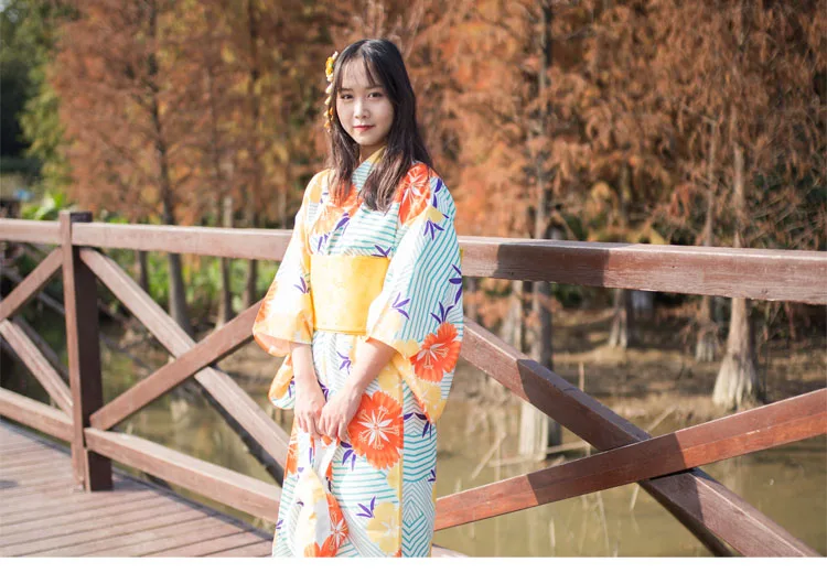 Women's Yukata Traditional Japan Kimono Robe Photography Dress Cosplay Costume yellow Color flower Prints Vintage Clothing
