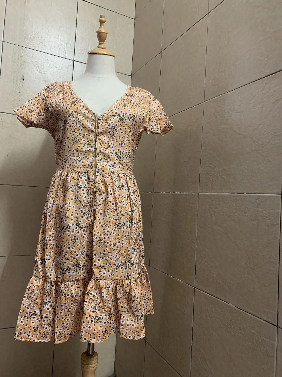 

Women Fashion V-neck Floral Dress Summer Short Sleeve Buttons Dress for Ladies Girls