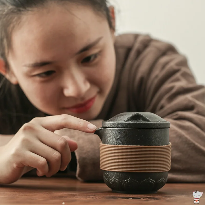 

Chinese Kung Fu Tea Set Ceramic Portable Teapot Set Outdoor Travel Gaiwan Tea Cups Best Gifts for Family friends