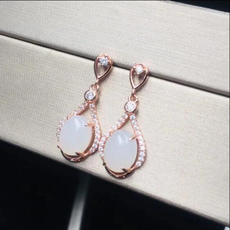 Серьги из серебра 925 пробы с инкрустированным цирконием и натуральным белым