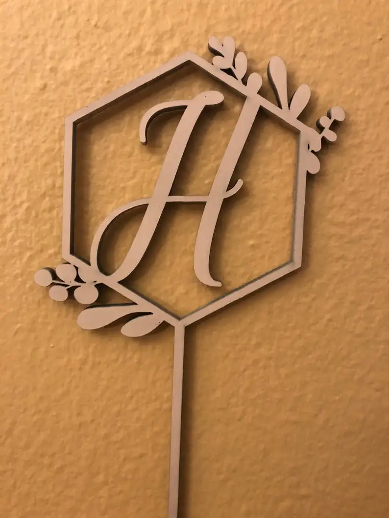 Именной вензель свадебный торт Топпер на заказ шестиугольник геометрический