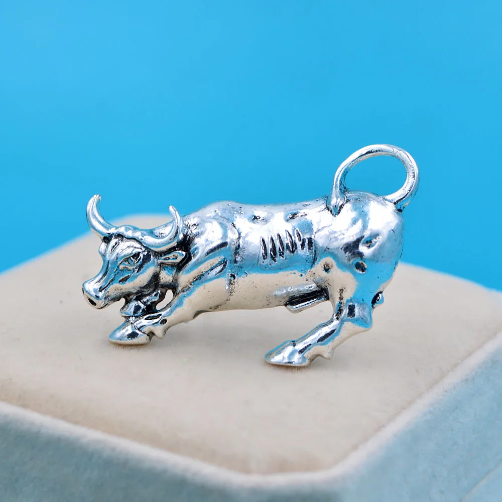 

CINDY XIANG 2021 Zodiac Bull Brooches Unisex Women And Men Cattle Pin Cow Jewelry Enamel Fashion Animal Design 4 Colors