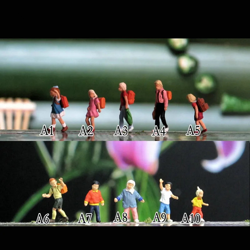 

1Pc Mini Figures Model Miniature Train Railway Sand Table - Colorful