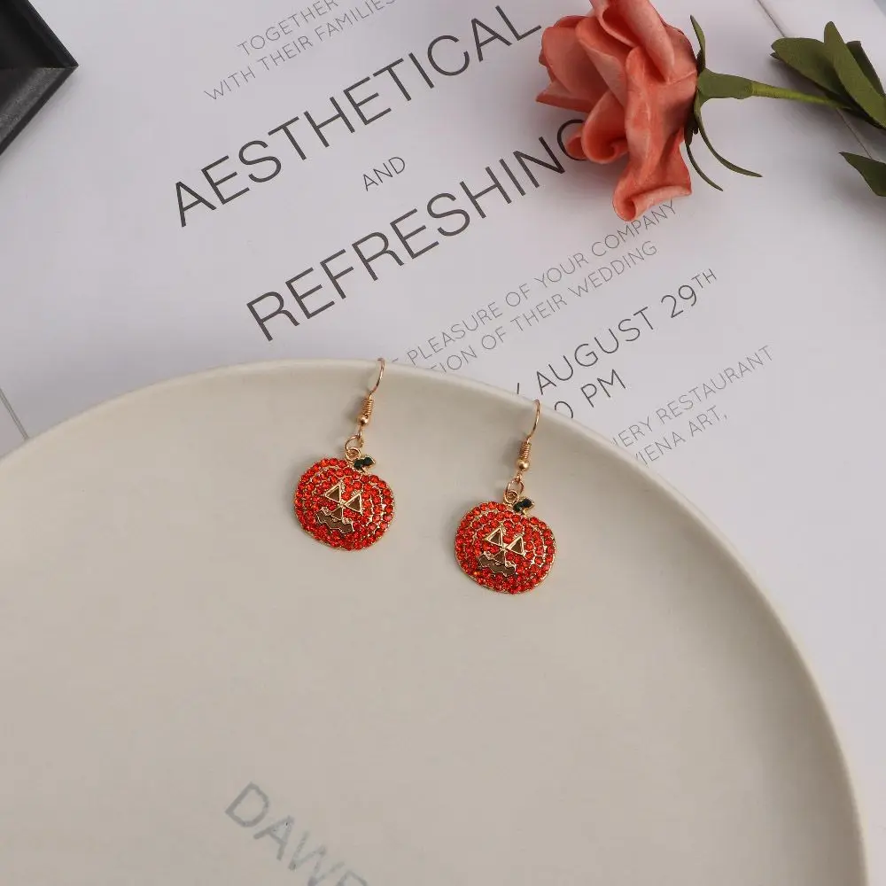 

1 пара сережек на Хэллоуин в стиле ретро, индивидуальные золотые серьги в виде тыквенной маски с кристаллами, аксессуары для Хэллоуина