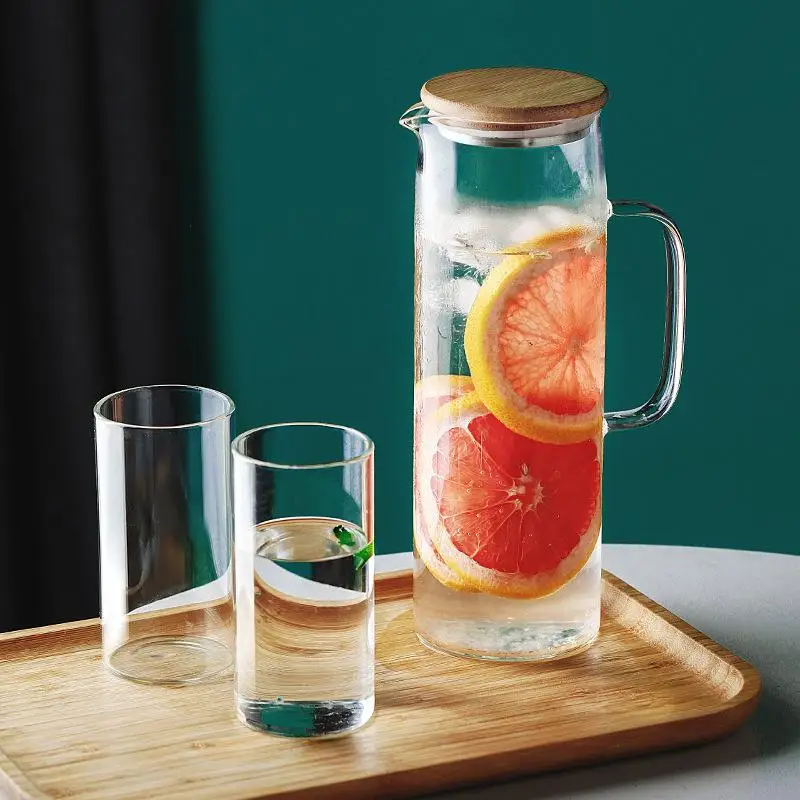 Бытовая кастрюля из холодного стекла с крышкой и герметичной стяжкой для