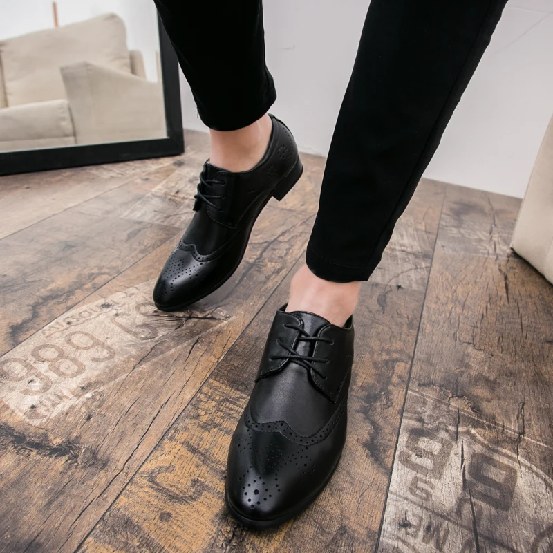 

brogue Business Dress Shoes Men Korean Pointed Toe Bullock Men's Shoes oxfords Lace-up Brogue Carved Casual Leather Shoes