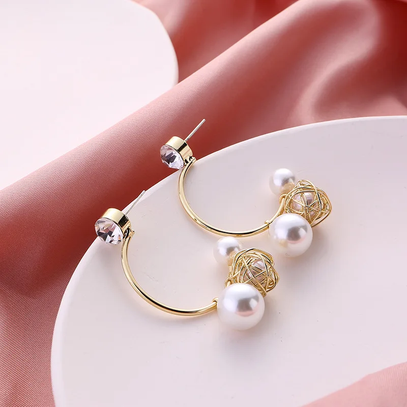 

Ladies accessories Fashion Exaggeration C-type Stud Earrings Korean Temperament Lmitation Pearls Long Earrings Ear Clip Without