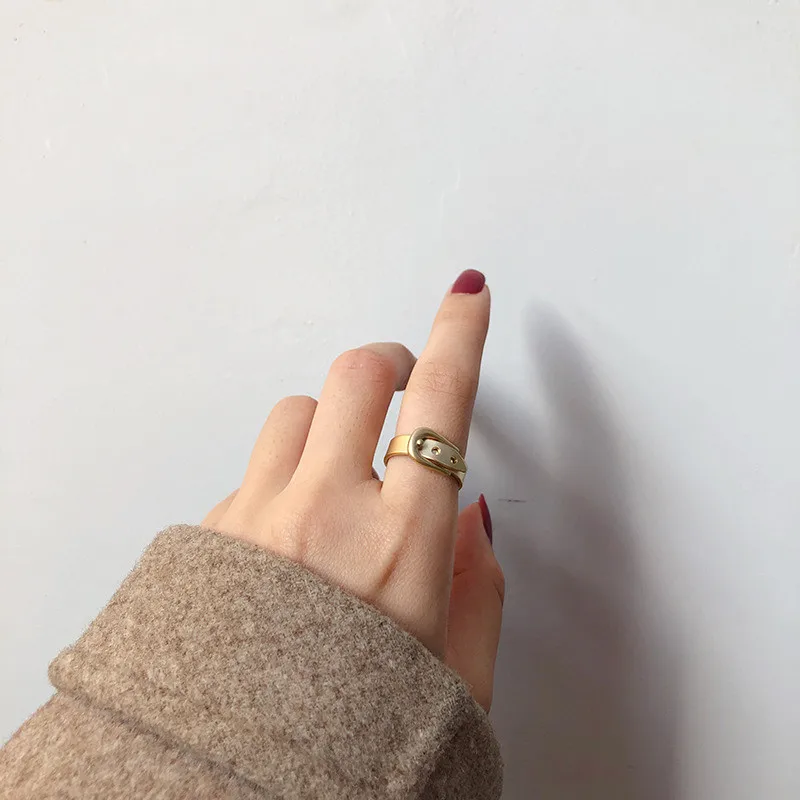 Кольца на палец с креативным металлическим ремнем золотого цвета для женщин