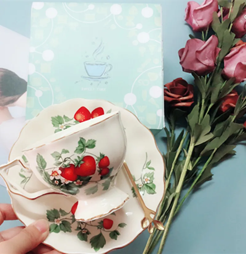 European vintage coffee cup set ceramic English gold rim French restaurant bar color box spoon and saucer |