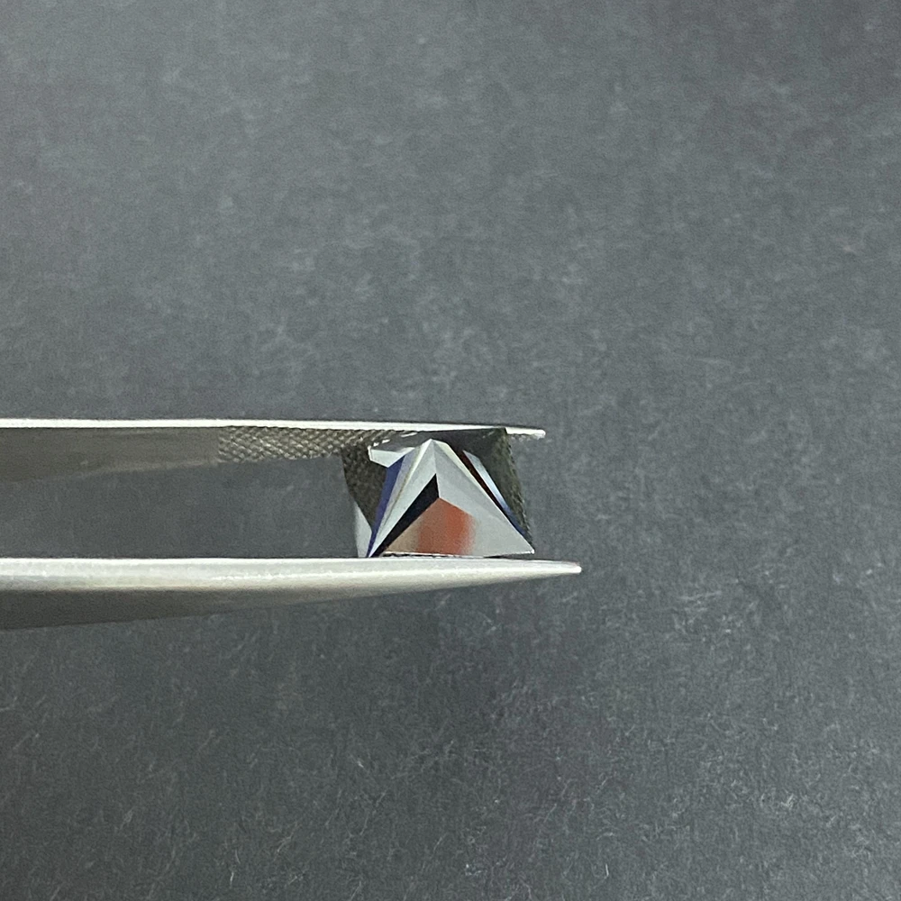 Черный синтетический драгоценный камень GRA в стиле принцессы с муассанитом 5 5*5 мм